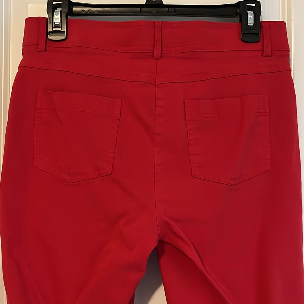 ⚡️ 3 for $30 ⚡️ 89th & Madison Red Capri Pants - Picture 6 of 9